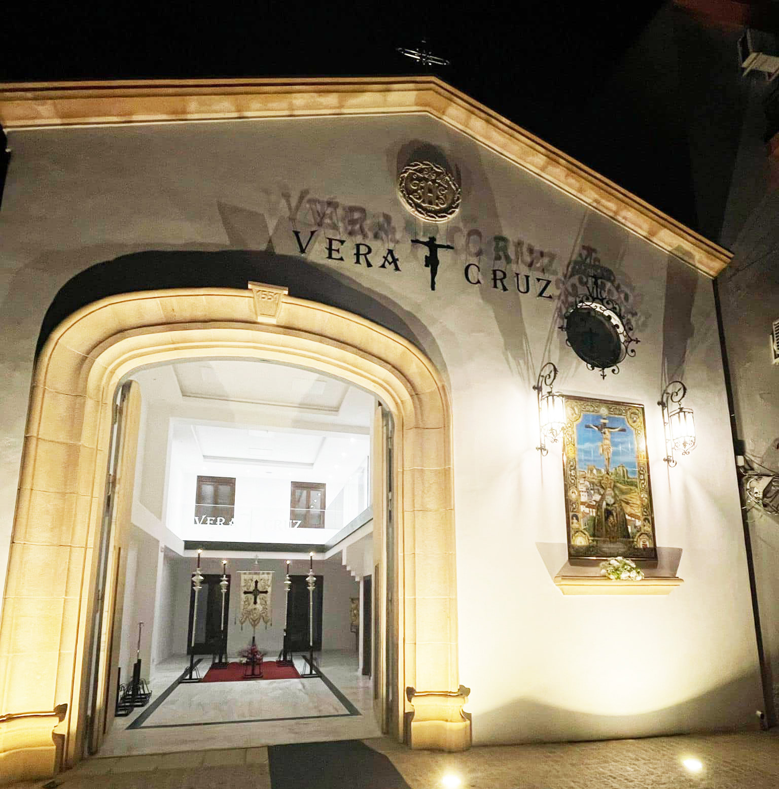 La Casa Hermandad de noche