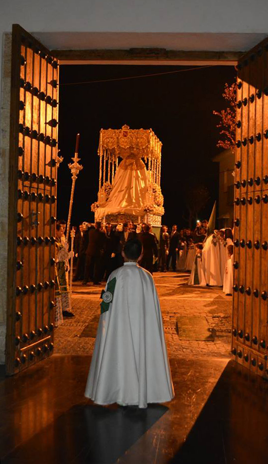 Maria GJ 2016 Penitente en la salida de la Virgen de los Dolores en Viernes Santo