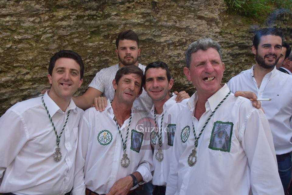 Maria GJ 2017 Costaleros del Resucitado en un descanso