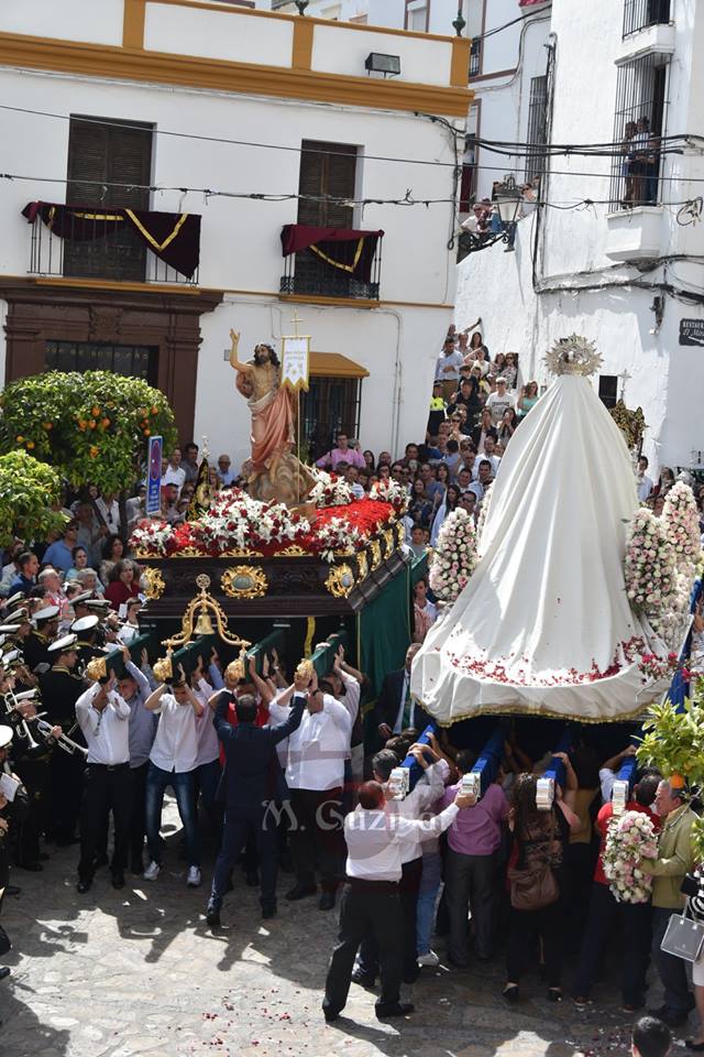 Maria GJ 2017 El Resucitado y la Virgen del Rosario en la Plaza.