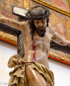 El Cristo de la Vera+Cruz en el altar de la iglesia de la Encarnación, bajo el retablo. Rodogo
