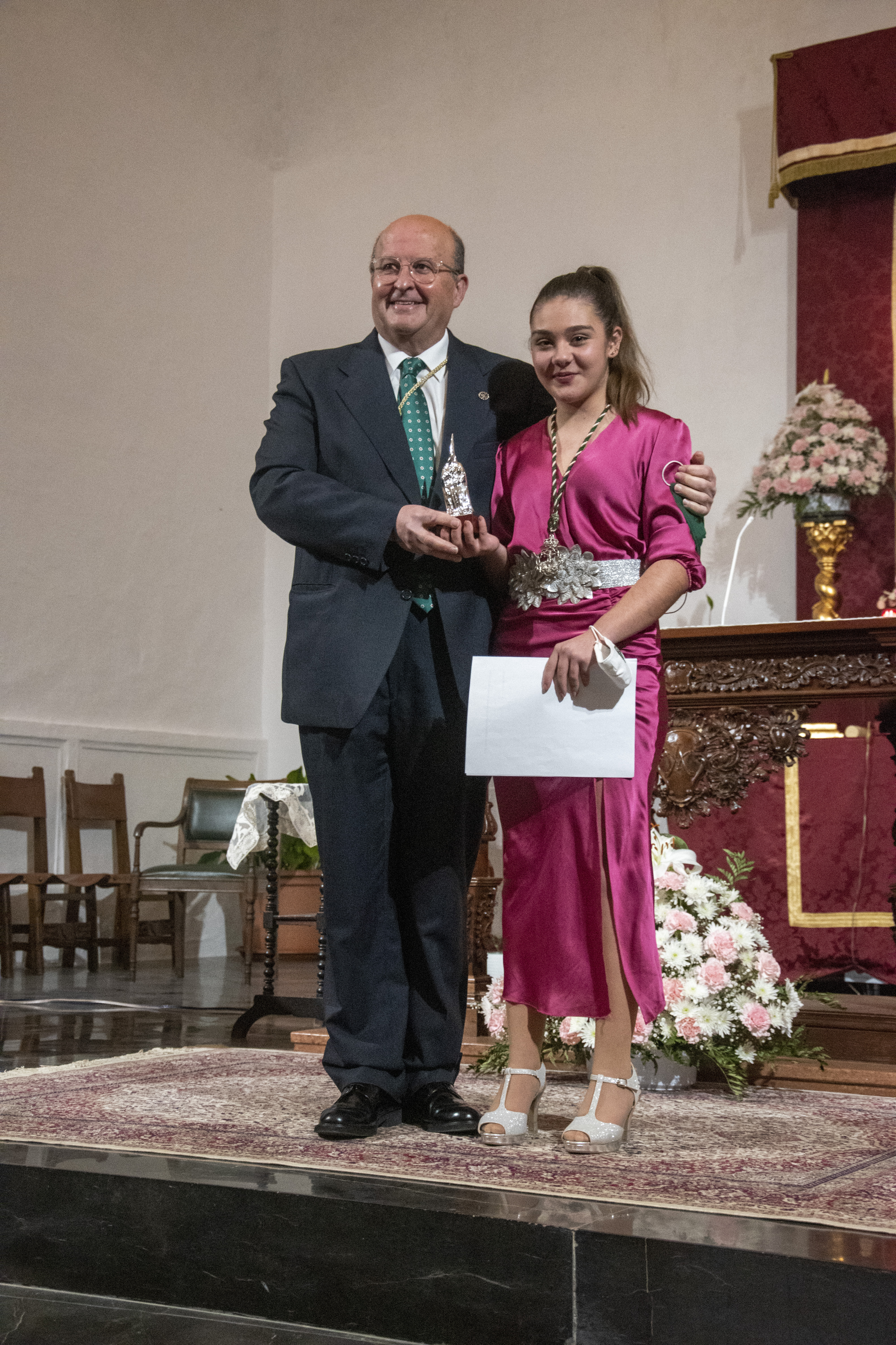 Sebastián Luque y Teresa Guerra, pregonera infantil de 2022. Foto: ÁNGEL MEDINA