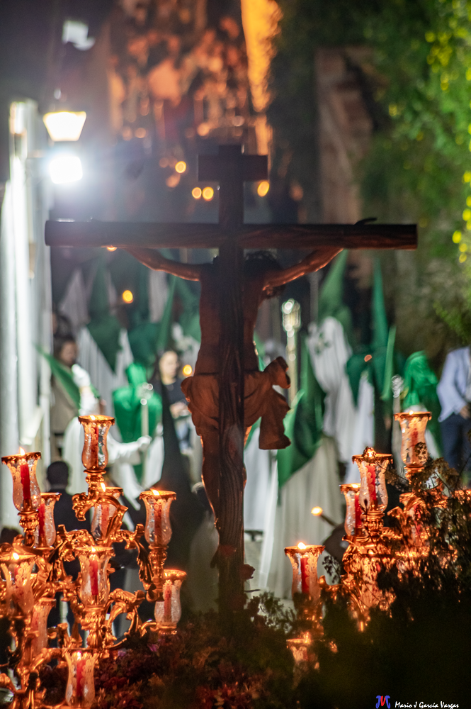 Semana Santa 2022 Mario García Vargas Viernes Santo Cristo Vera+Cruz alzado bajando la Cantarería tras los penitentes