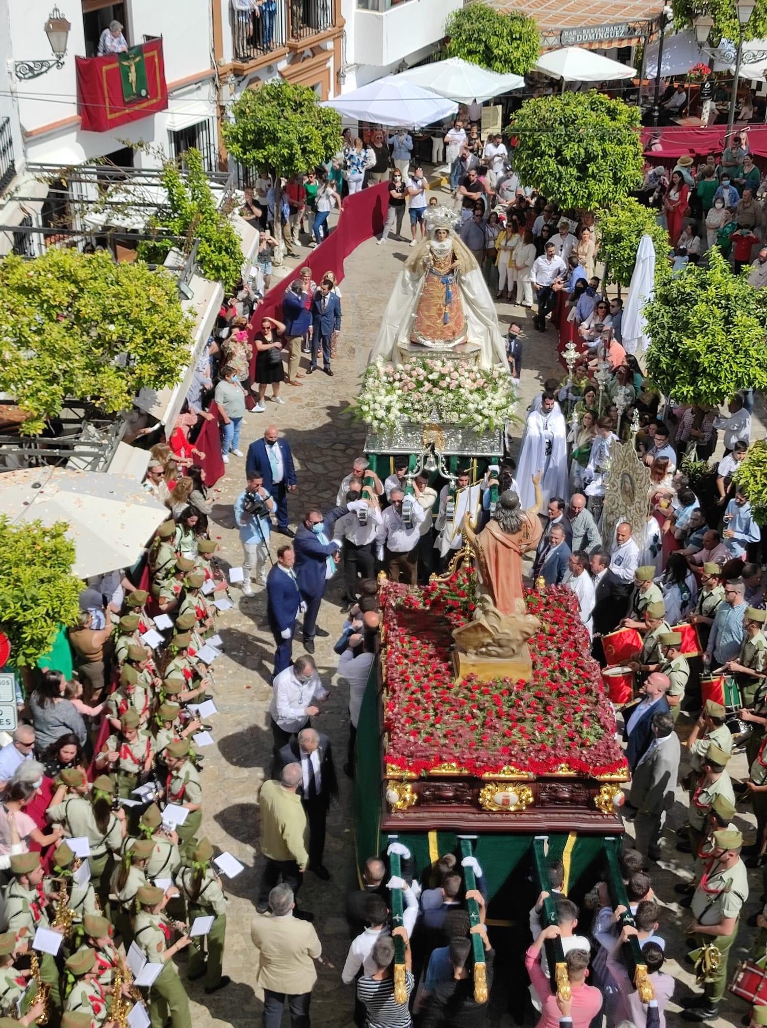 Domingo Resucitado y Virgen del Rosario en la plaza 2022