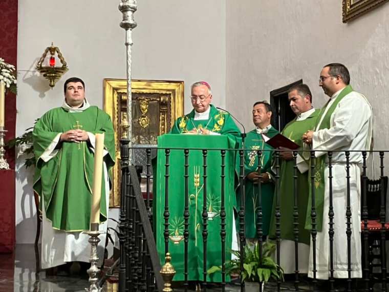 Solemne Misa Pontifical presidida por el D. José Rico Pavés, Obispo de Asidonia Jerez