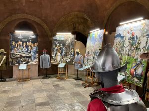 Detalle de la exposición en el Torreón de Setenil