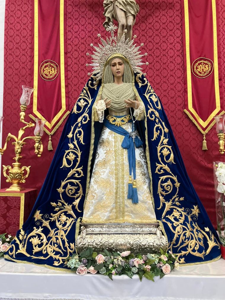 La Virgen de los Dolores, ataviada para la celebración de la Inmaculada Concepción