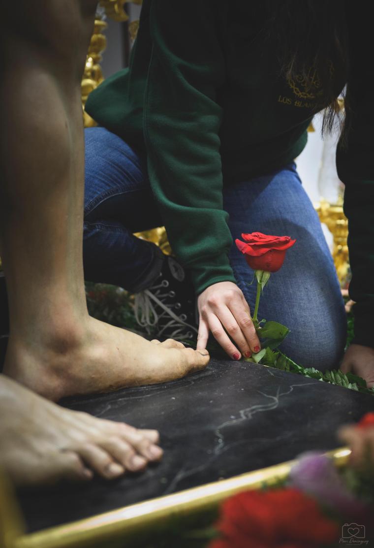 Detalle del Cristo de la Santa Vera+Cruz en la Iglesia de la Encarnación en 2024. Foto: MARI DOMÍNGUEZ.